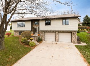 1029 Oak Forest Dr, Onalaska, WI 54650