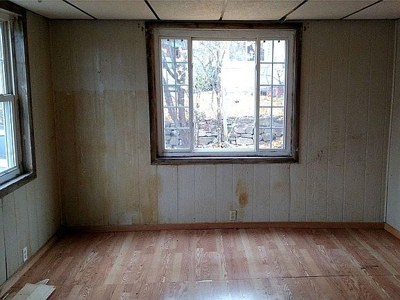 4th image of 422 Pewabic St