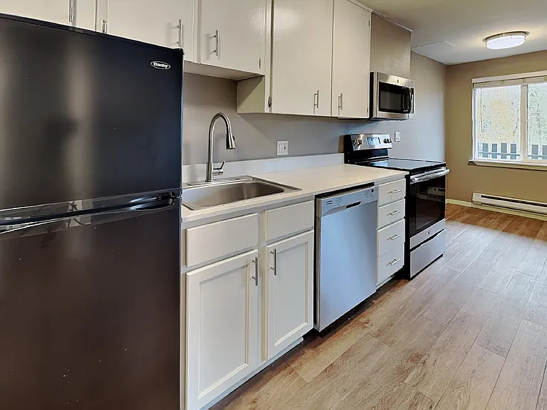 102 Summit Ave N #10 — Photo 17