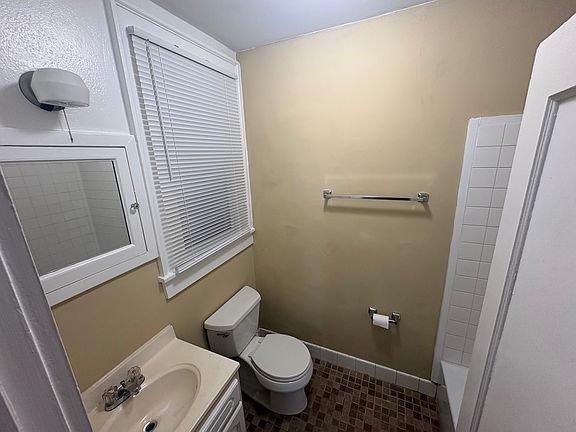 5th image of 339 Jefferson Ave N APT B