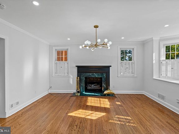 4th image of 327 Stratford Rd