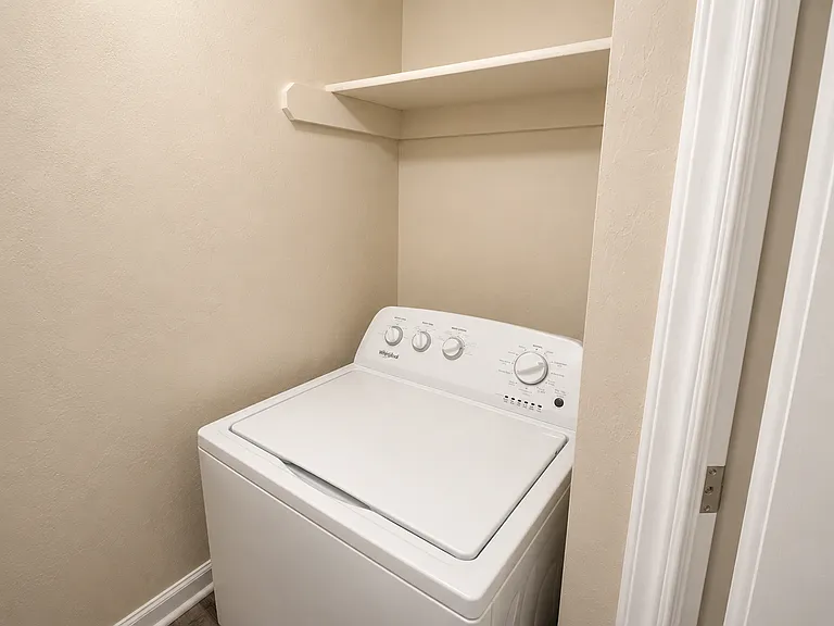 Willow Creek Apartments — Photo 37