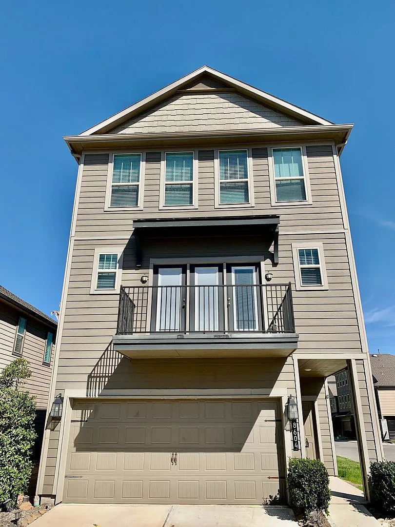 4 bed, 3.5 bath, 2618 sqft, $3,400 — Photo 1