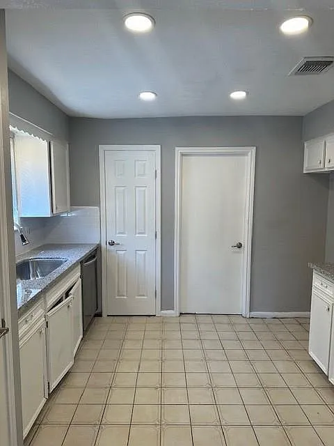 3 bed, 2.0 bath, 2030 sqft, $1,800 — Photo 4