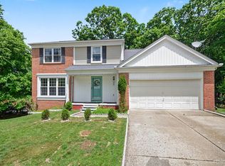 425 Thornridge Ct, Rochester Hills, MI 48307