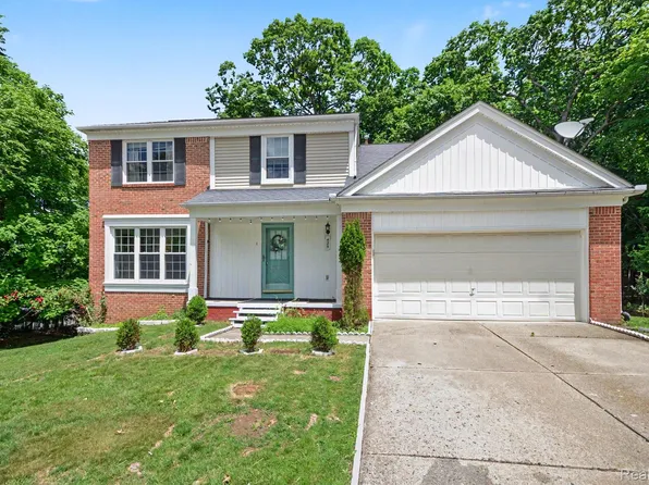 425 Thornridge Ct, Rochester Hills, MI 48307