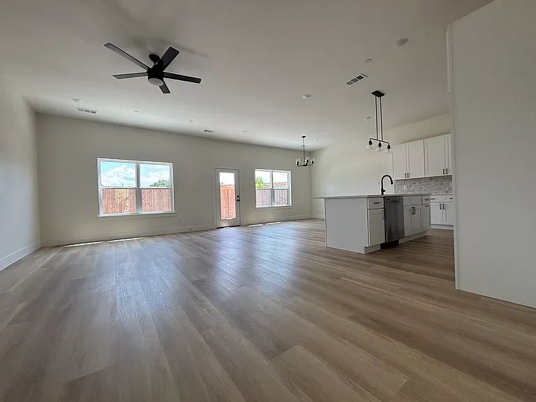 4444 Fatima Dr — Photo 10