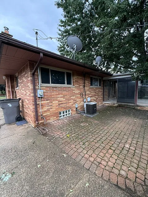 3 bed, 1200 sqft, $1,650 — Photo 2