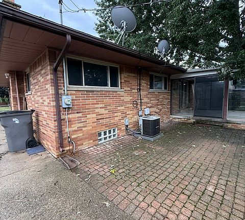 2nd image of 20965 Danbury St