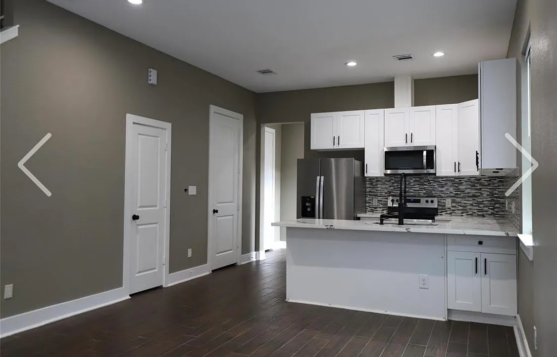3 bed, 2.5 bath, 2500 sqft, $2,300 — Photo 1
