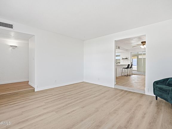 2nd image of 556 N HOBSON Plaza