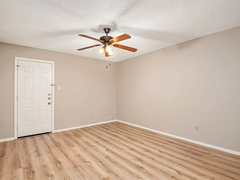 617 S Las Vegas Trl — Photo 19
