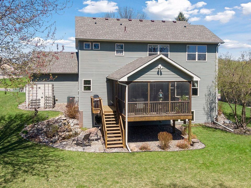 2nd image of 601 Ridgewood Ln