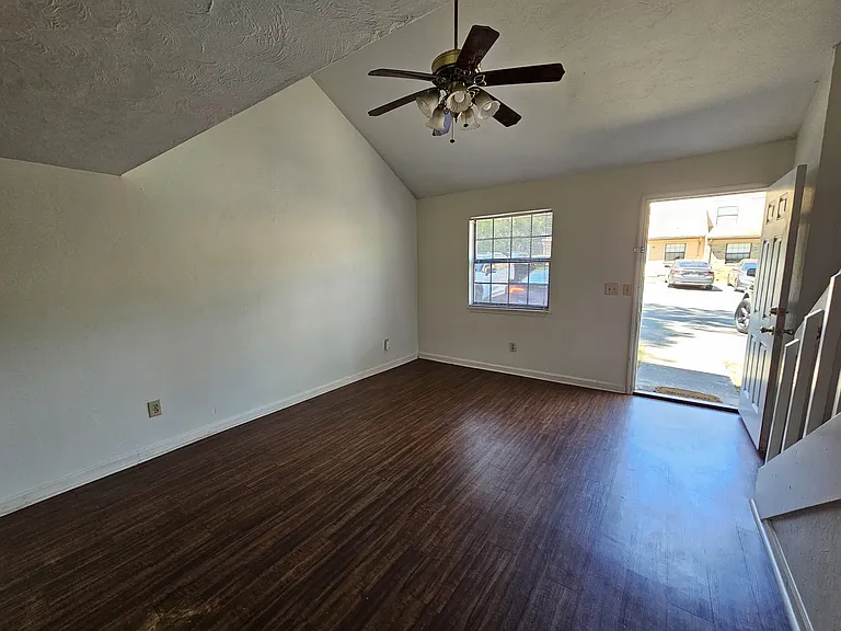 1808 Jackson Bluff Rd #E — Photo 4