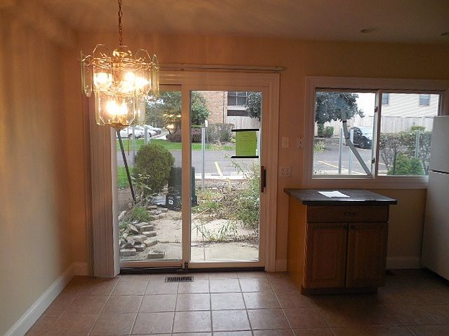 2nd image of 1820 Bristol Walk