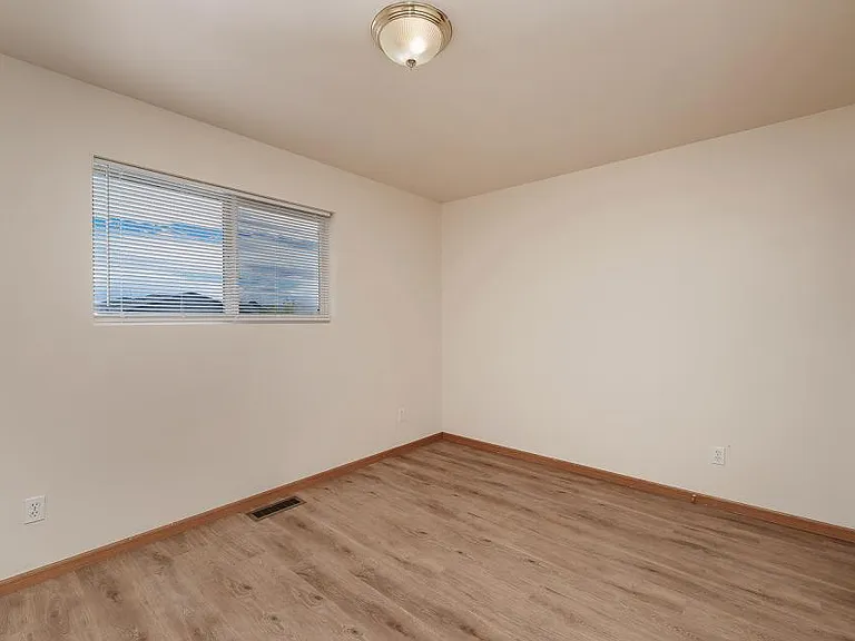 504 Josephine Dr #UPSTAIRS — Photo 8