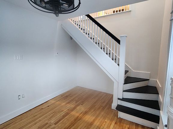 5th image of 12 Woodbury Dr #12