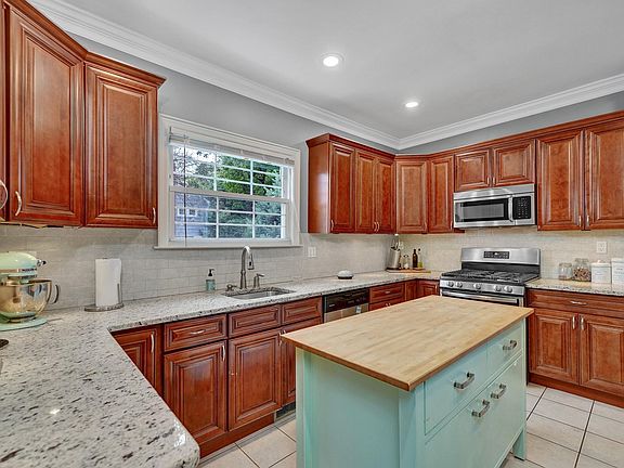 3rd image of 15 Park Ave