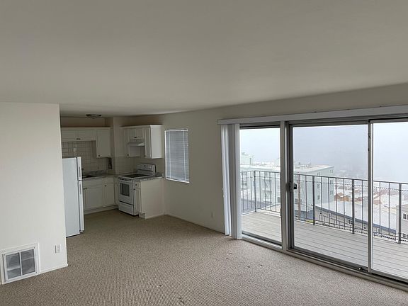 5th image of 18 Gardenside Dr