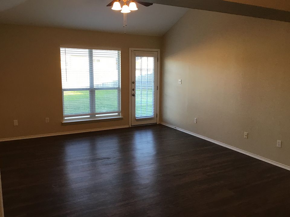 127 Wilderness Trl Elgin TX Zillow