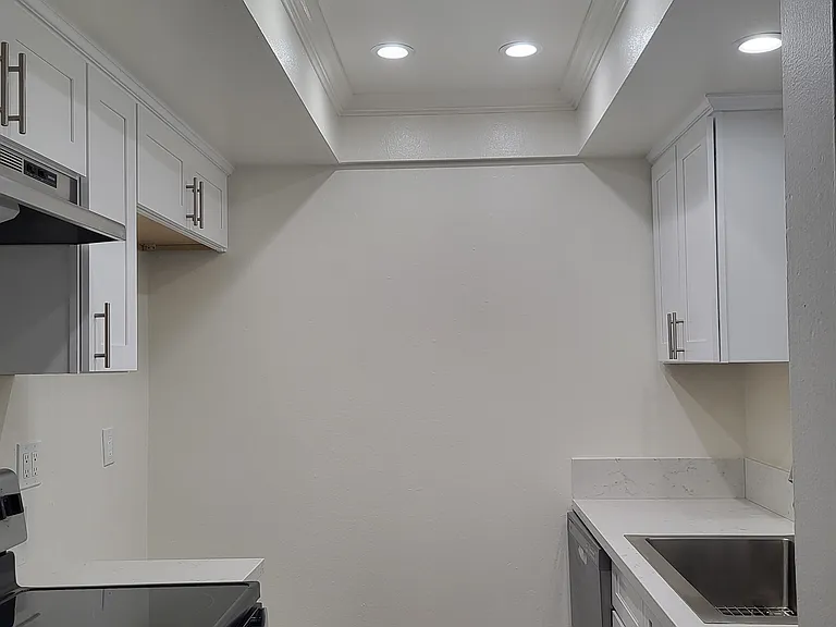 Chateau Gardens Apartments — Photo 8