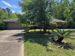 6700 Howe St, Groves, TX 77619