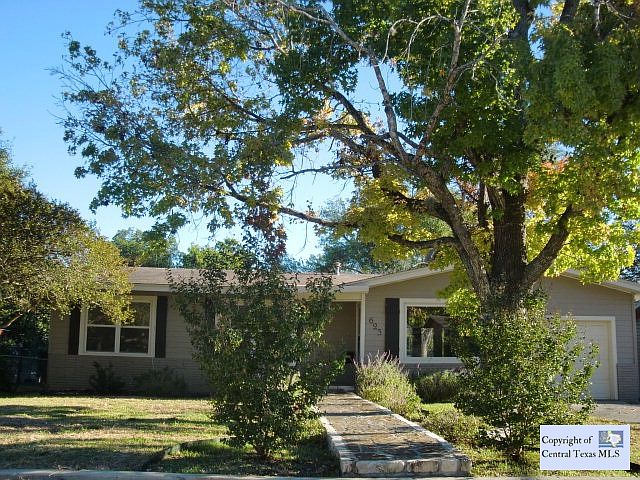 1st image of 623 SE Terrace Ct