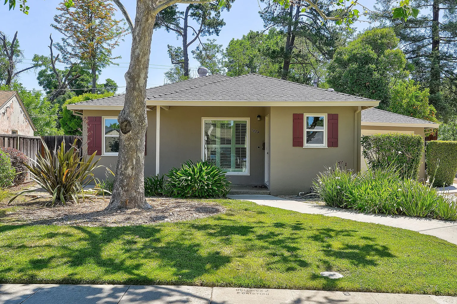 1874 Creek Dr photo 1