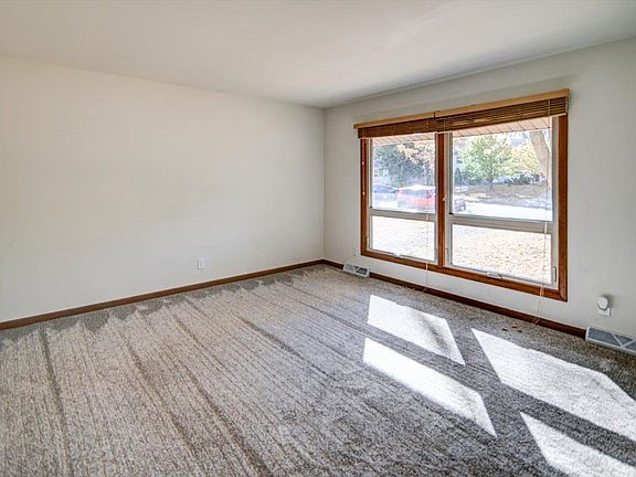 3rd image of 622 Havey Rd