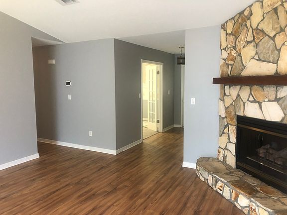 2nd image of 1585 Meadowbrook Ct