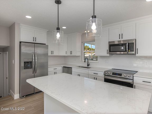 4th image of 1202 Pine Tree Dr