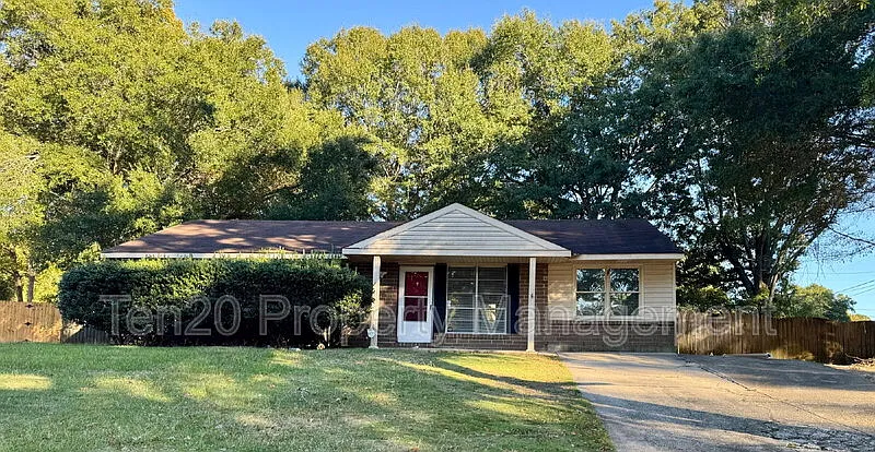 3 bed, 2.0 bath, 1323 sqft, $1,350 — Photo 1