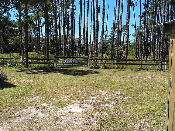 2 1/2 AC pasture pond & barn