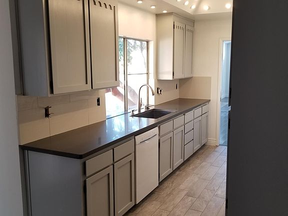 4th image of 2443 Dolphin Dr
