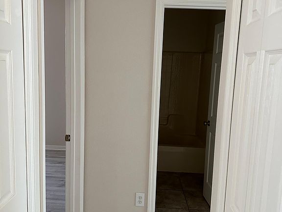3rd image of 121 Knollwood Dr