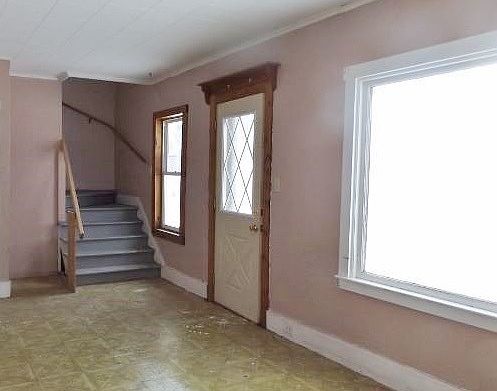 2nd image of 608 Saginaw St