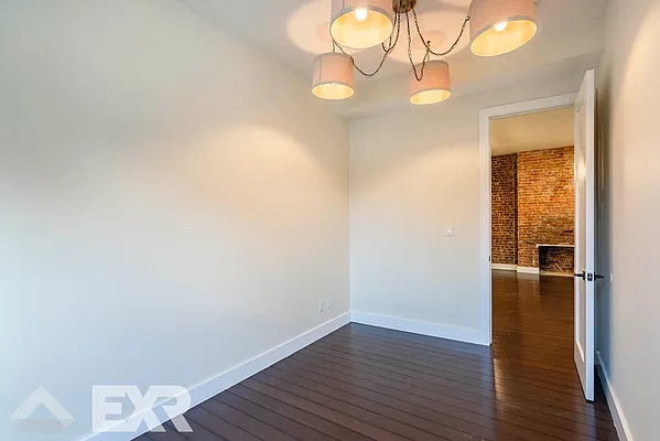 Rented by EXR | media 10