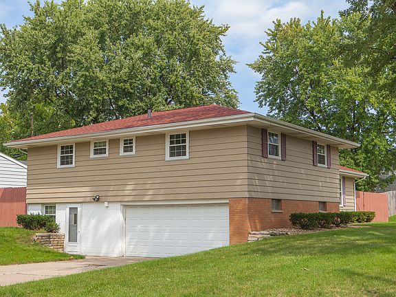 3rd image of 2523 W Castle Ct