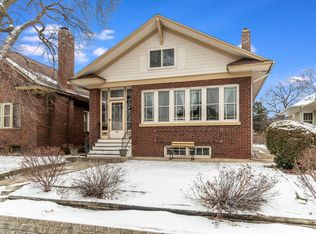 107 S Geneva St, Elgin, IL 60120