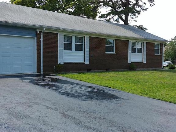 3rd image of 18 Moccasin Dr #A