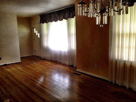 5th image of 1404 S Dogwood Dr
