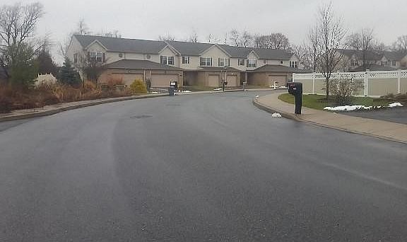 5th image of 2560 Hawthorn Dr