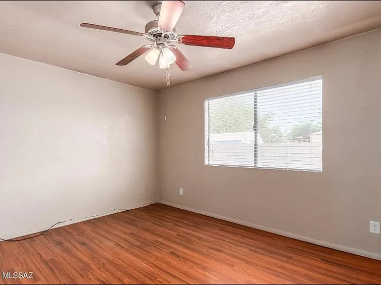 1940 W Chardonnay Dr — Photo 17