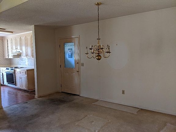 3rd image of 110 Woodcreek Dr