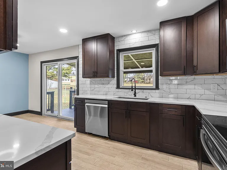 3887 Shadywood Dr — Photo 9