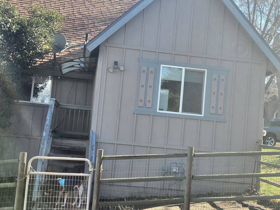 Private secure entrance with fenced dog yard.