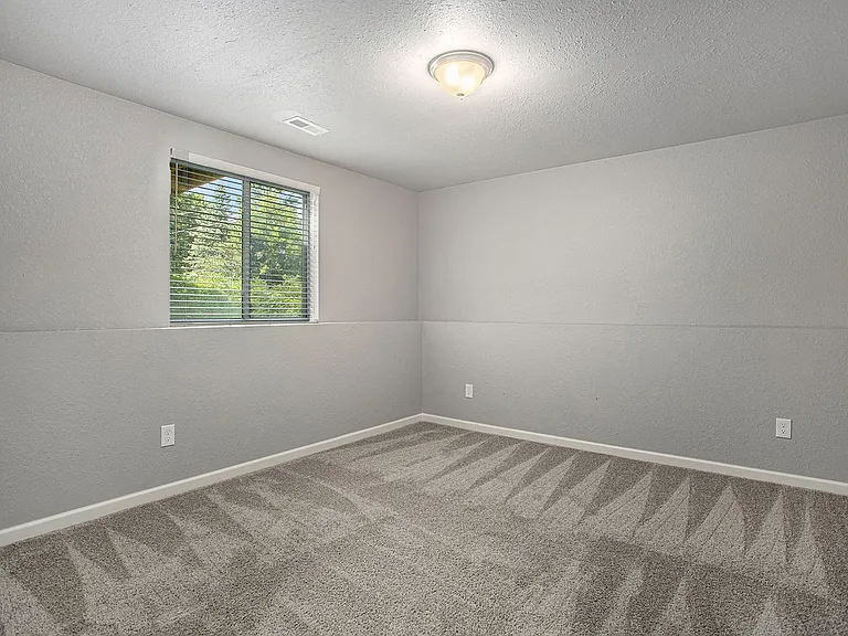 742 E Pine Hill Ave — Photo 6