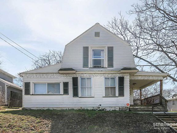 3rd image of 556 Lydia St NE