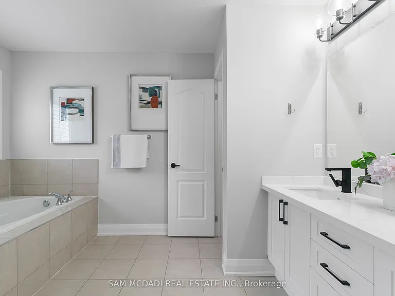 573 Settlers Rd W — Photo 25