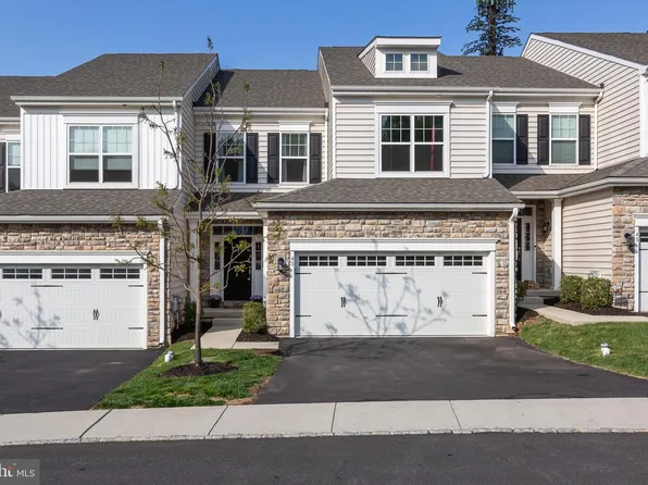 43 Midsummer Dr, West Chester, PA 19382